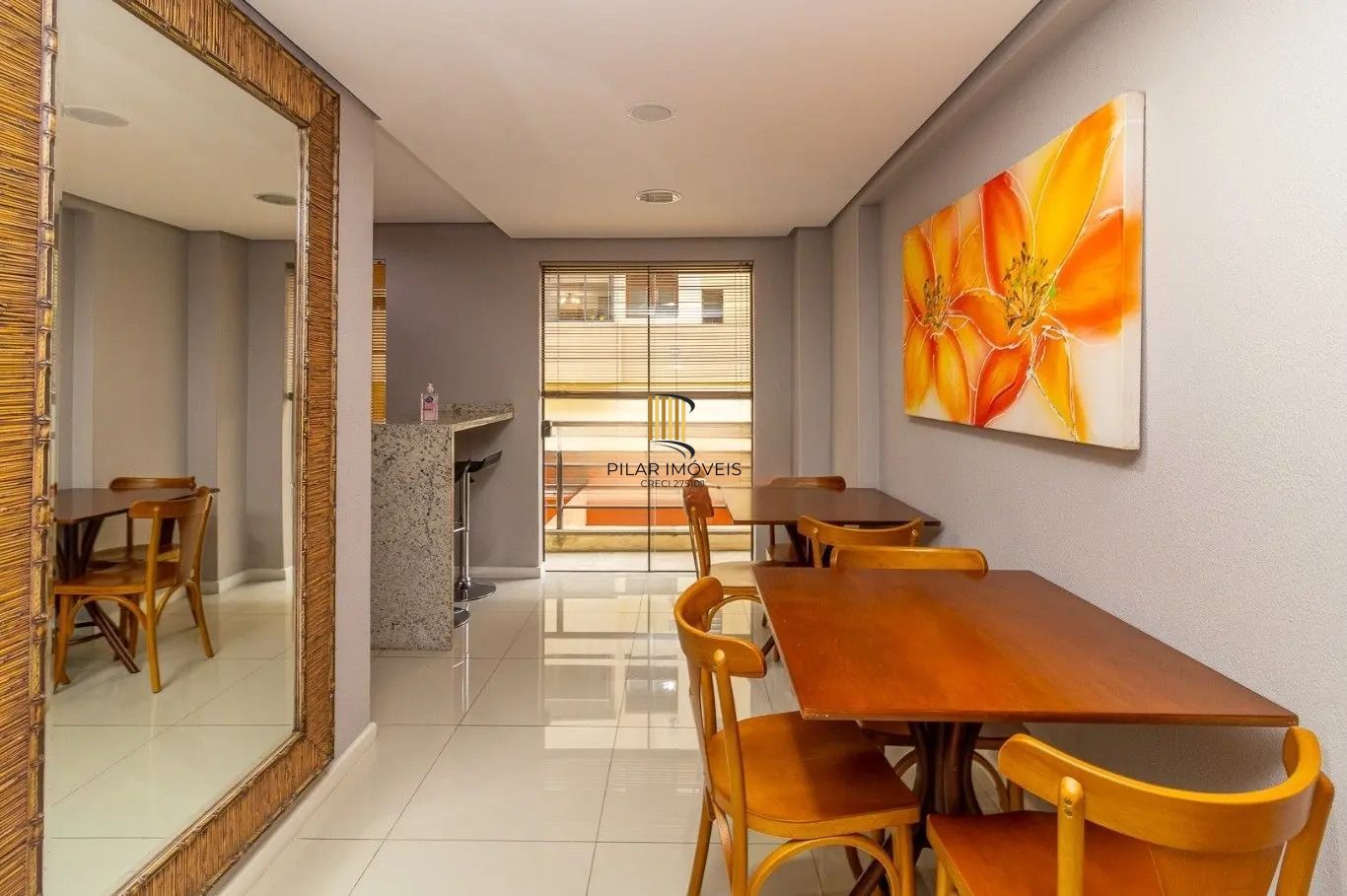 Sala a com 40m² privativos vaga e elevador, na Rua Barão do Gravataí, Menino Deus - Porto Alegre.