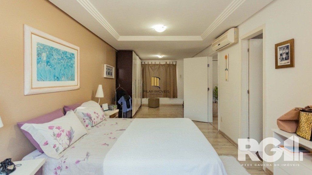 Casa de Condomínio 5 dormitórios no bairro Sarandi