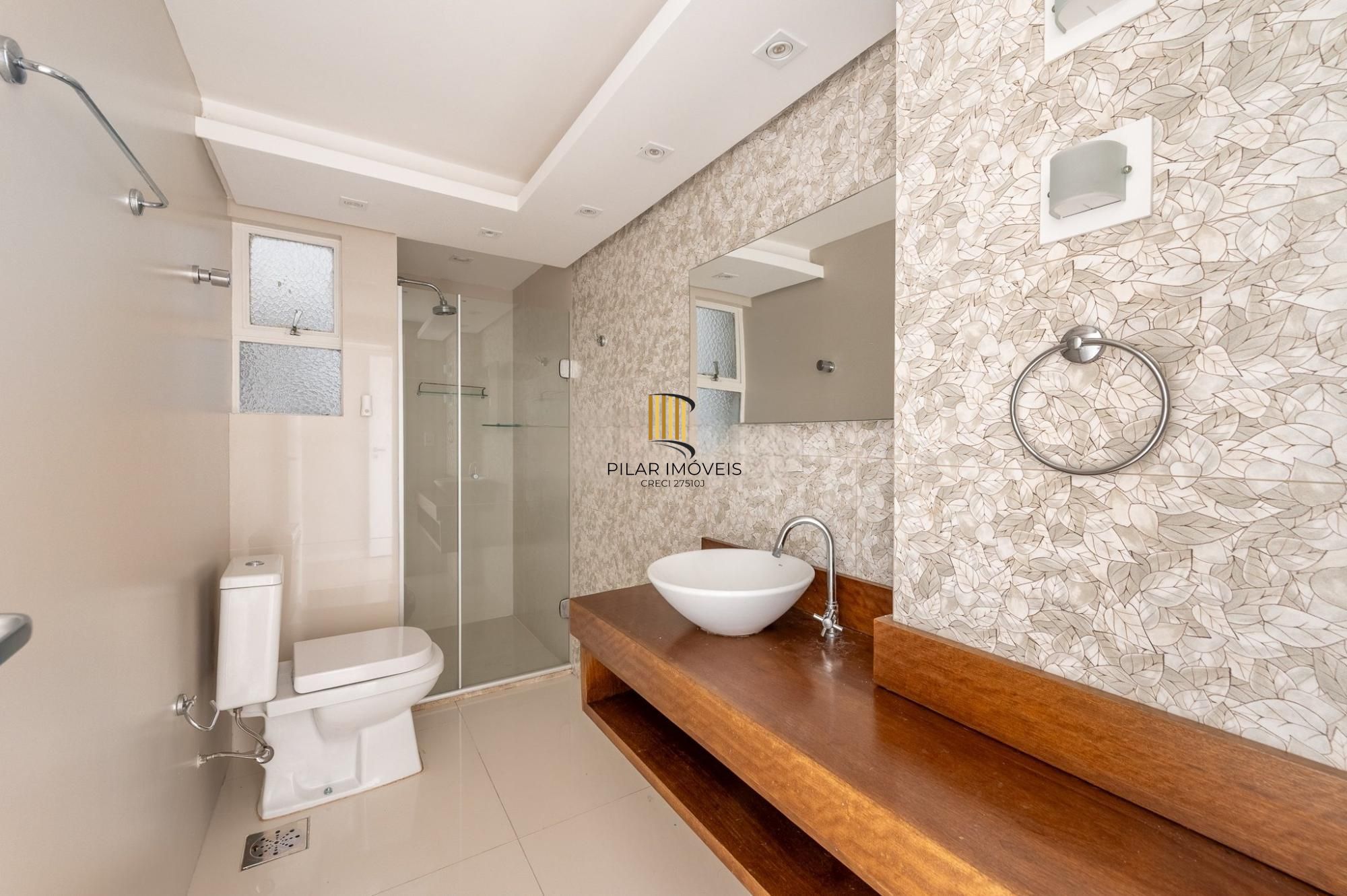 Apartamento 3 dormitórios, suíte, amplo living e vaga coberta.