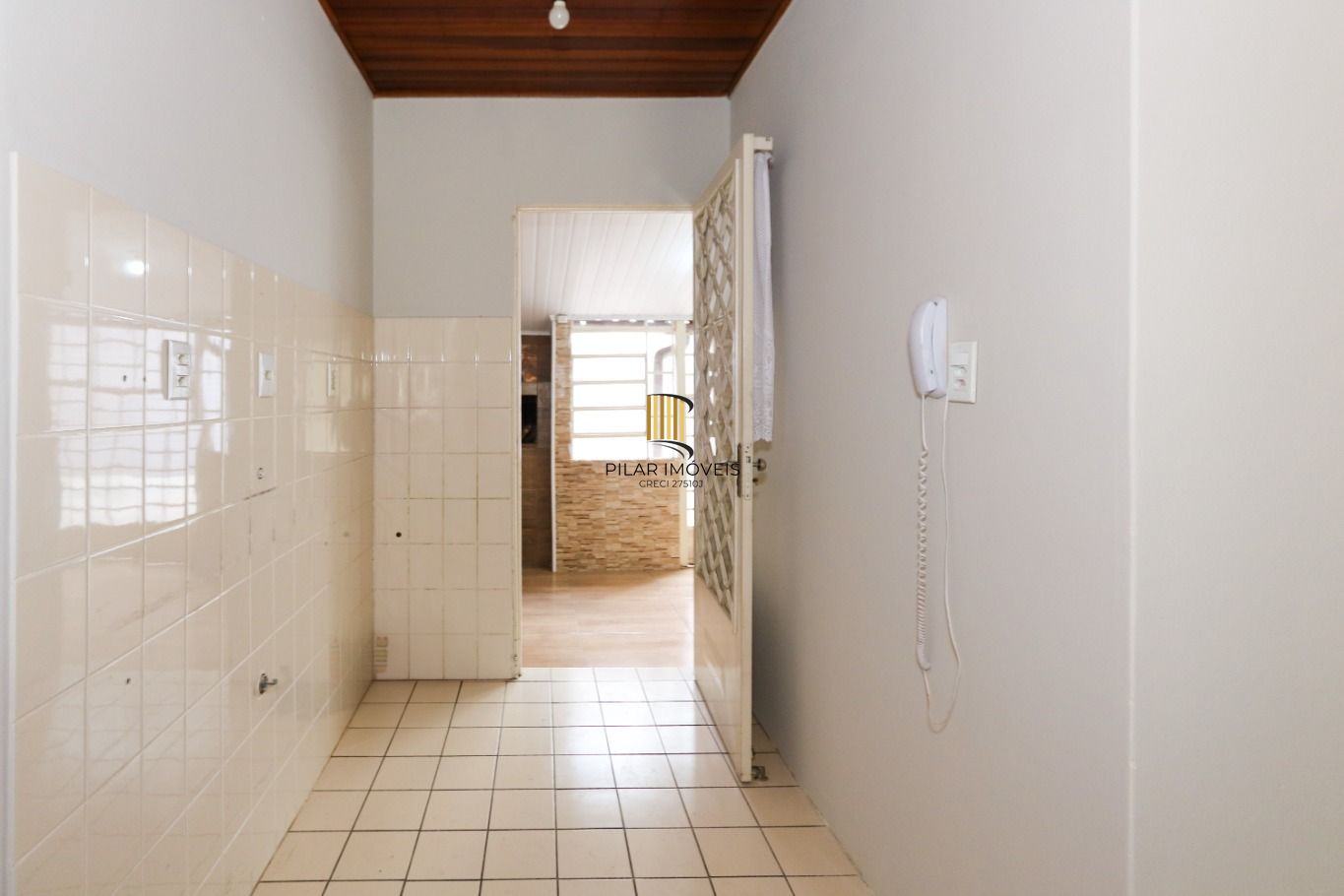 Casa aconchegante em condomínio com 2 dormitórios, no condomínio no Bairro Igara Canoas