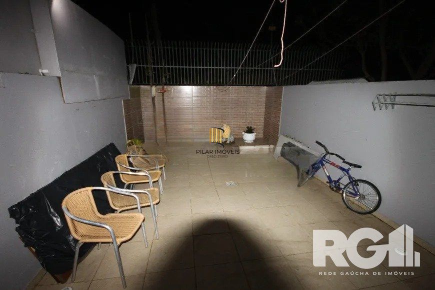 Casa residencial com 3 dormitórios 90m² privativos, e 2 vagas à venda no bairro Parque Santa Fé em Porto Alegre
