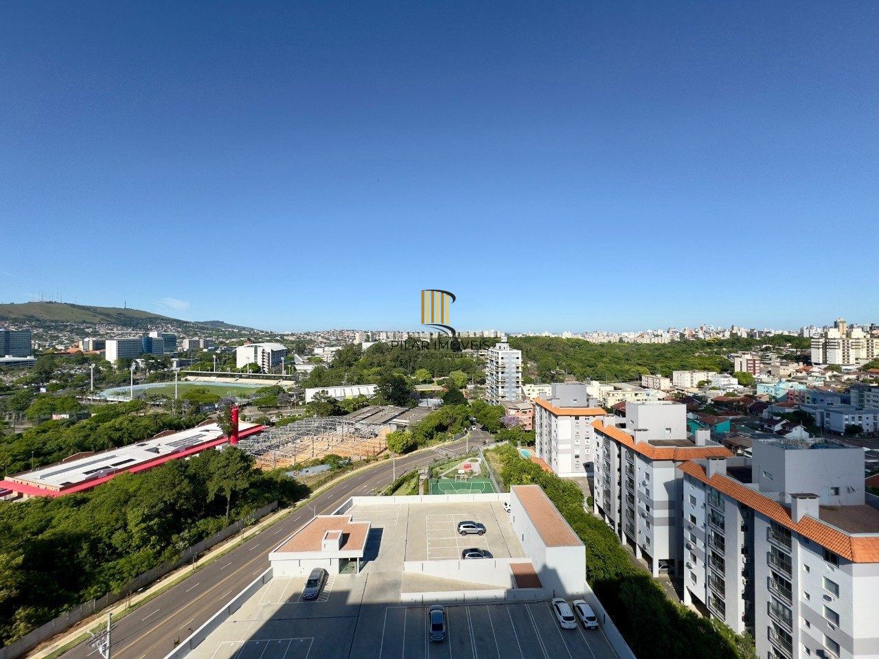 Apartamento de 02 dormitórios. 59m² privativos, churrasqueira e vaga, com suíte próximo Puc