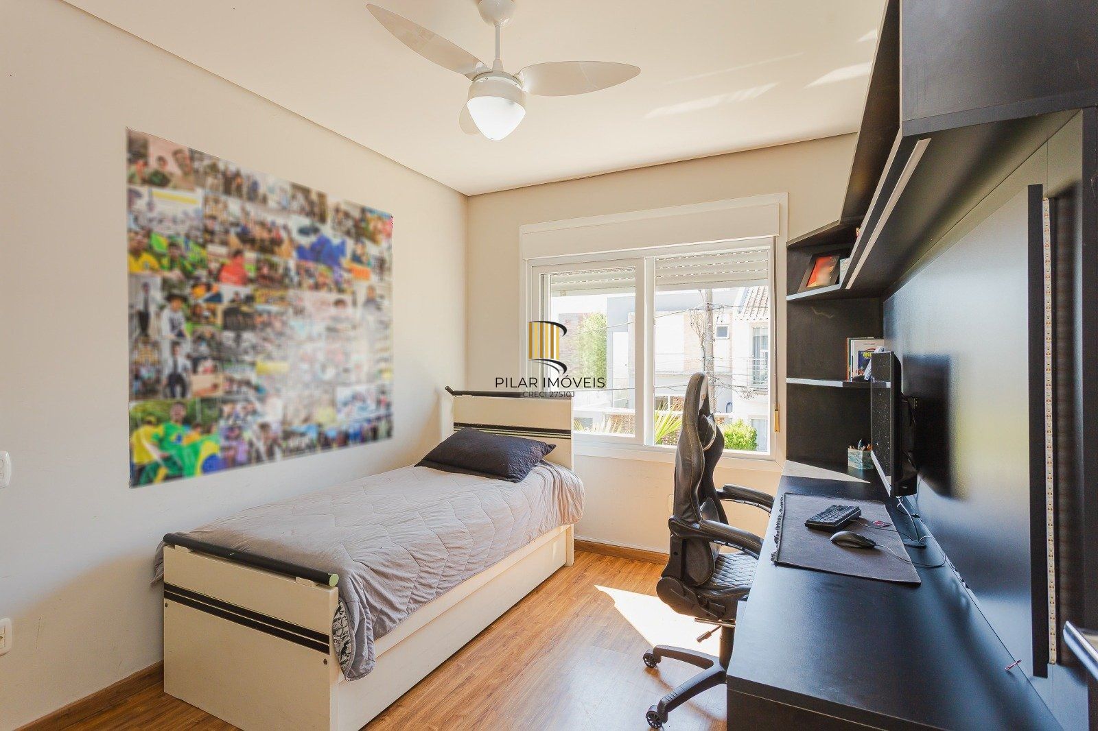 Casa de alto padrão com elevador e piscina acessível em condomínio no Passo das Pedras