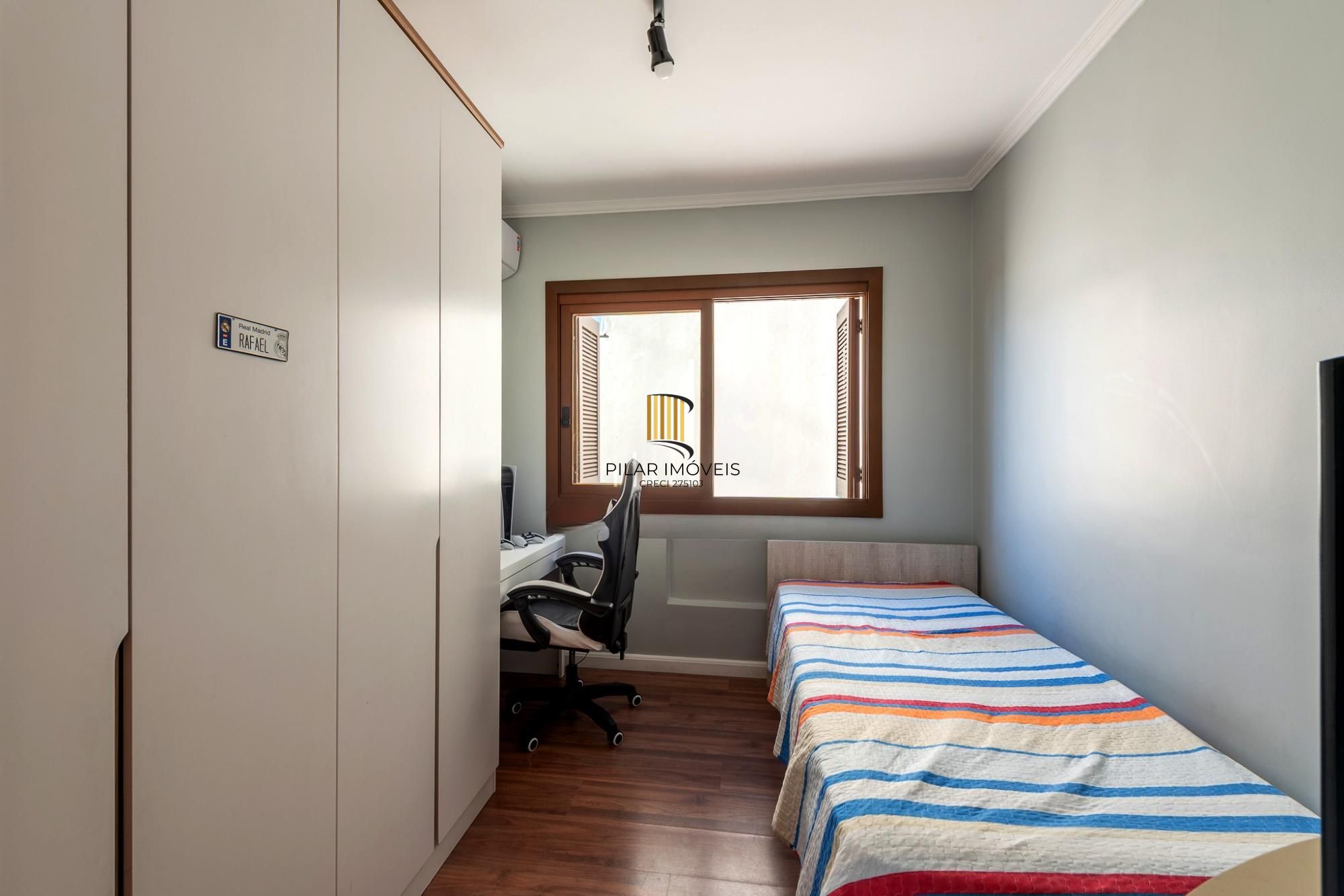 Cobertura 100% reformada,3 dormitórios, 1 suíte, 2 vagas no bairro Jardim Itu