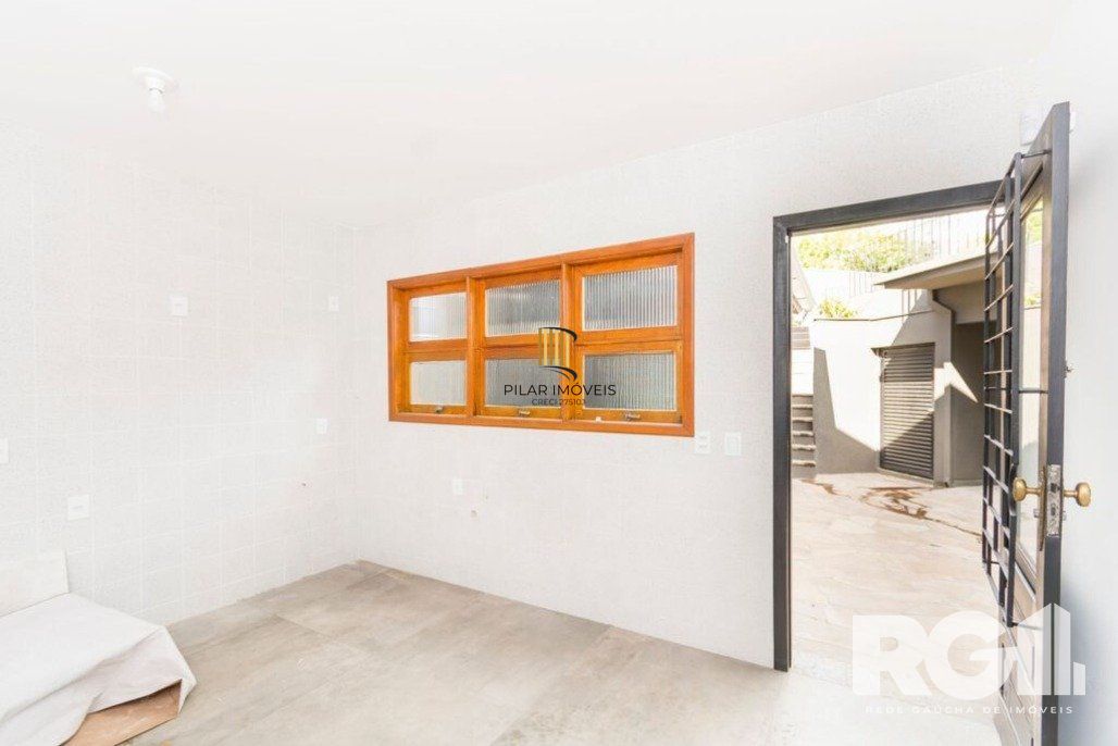Casa com piscina, 3 dormitórios, 258m² privativos, no Jardim Itu.
