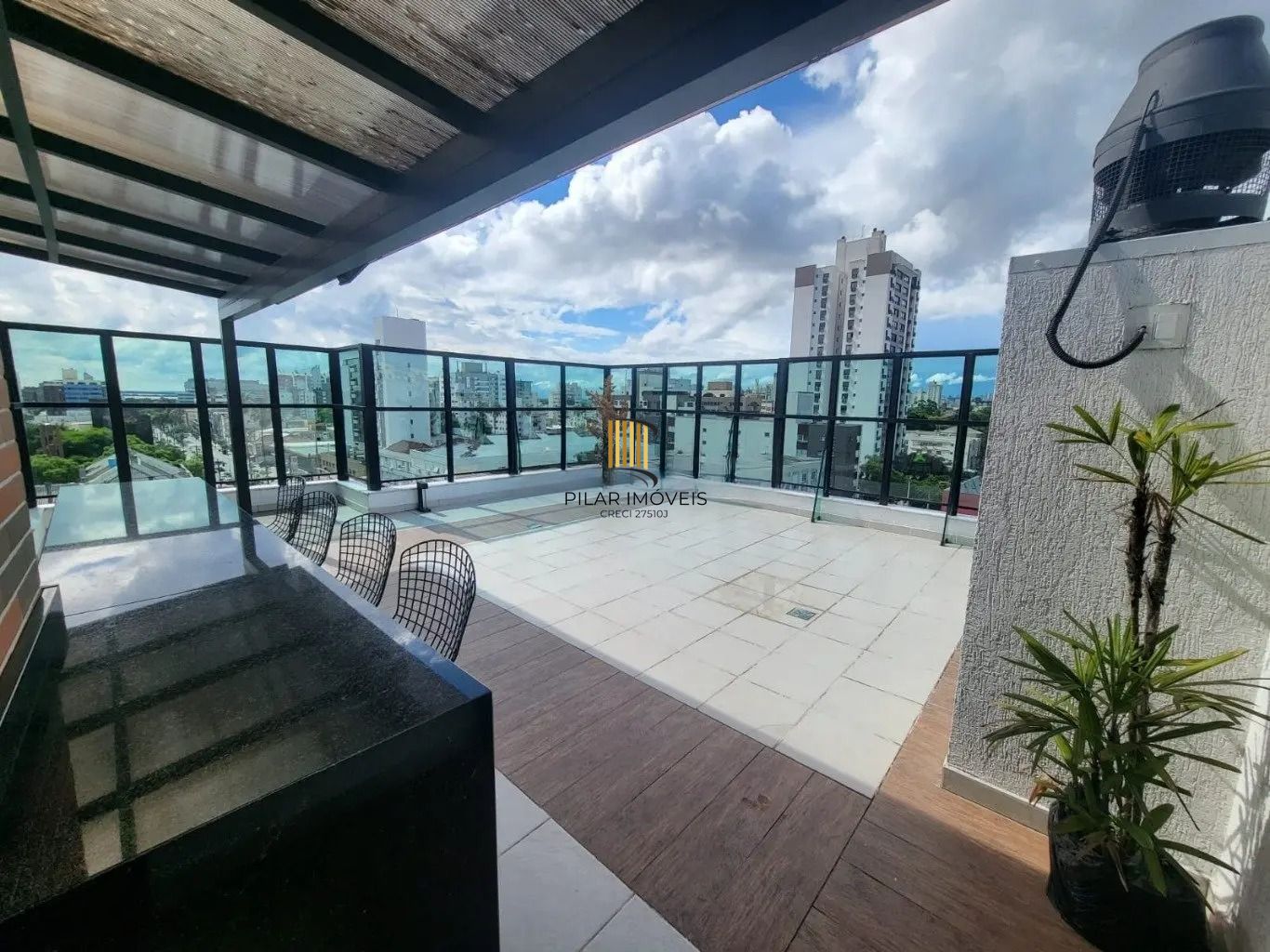 Apartamento com 1 quarto e 53m² à venda em Menino Deus, Porto Alegre.
