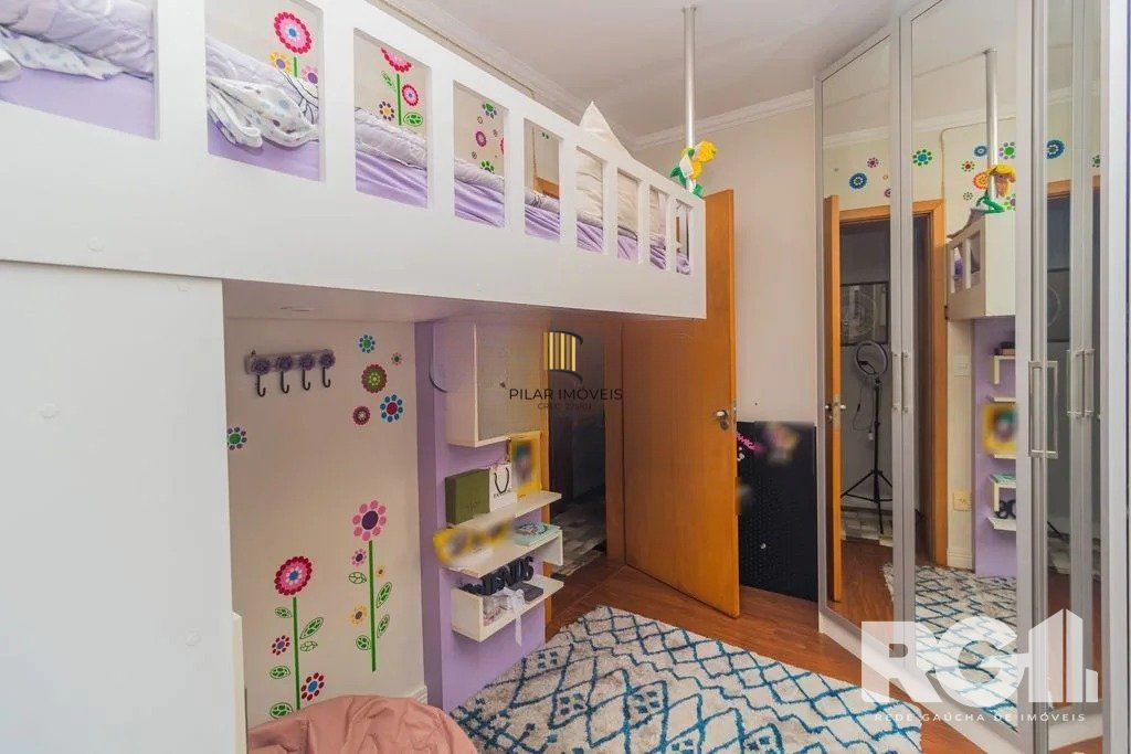 Apartamento com 94m², 3 quartos, 1 suíte, 2 vagas, no bairro Cristo Redentor em Porto Alegre..