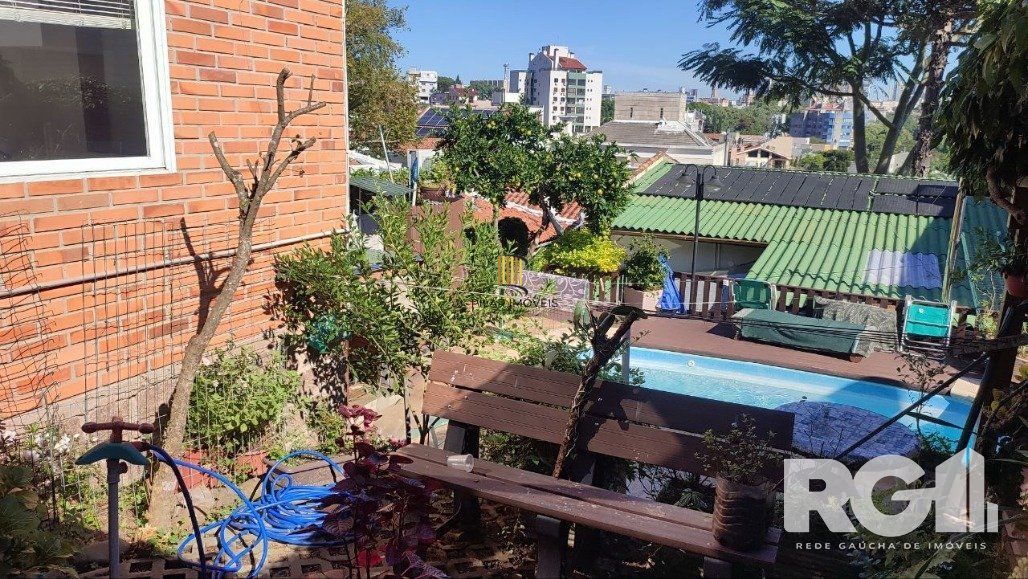 Casa 3 dormitórios no bairro Chácara das Pedras