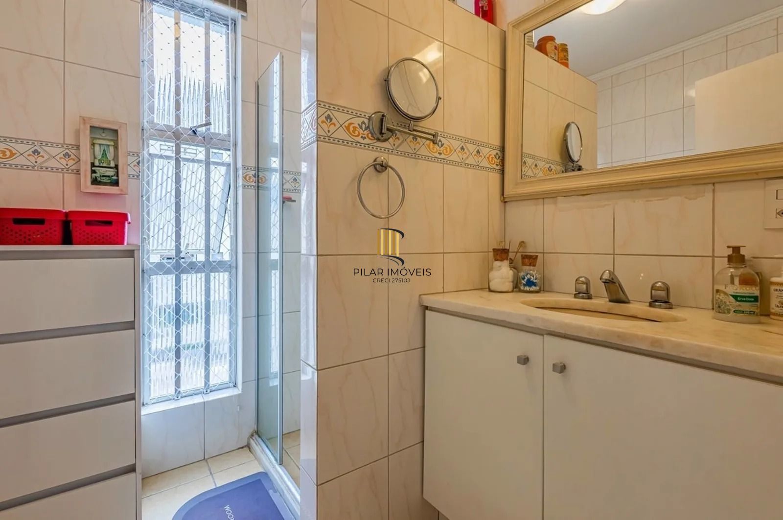 Apartamento de 2 dorm, 80m² privativos com vaga de garagem e elevador.