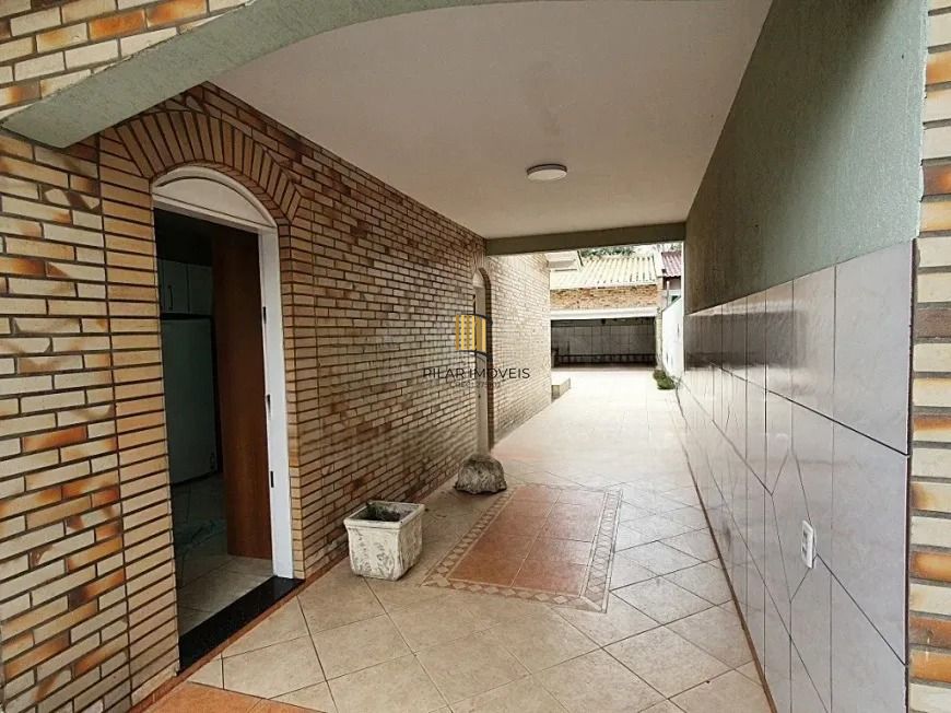 Sobrado com 3 suítes, pátio com piscina e salão de festas