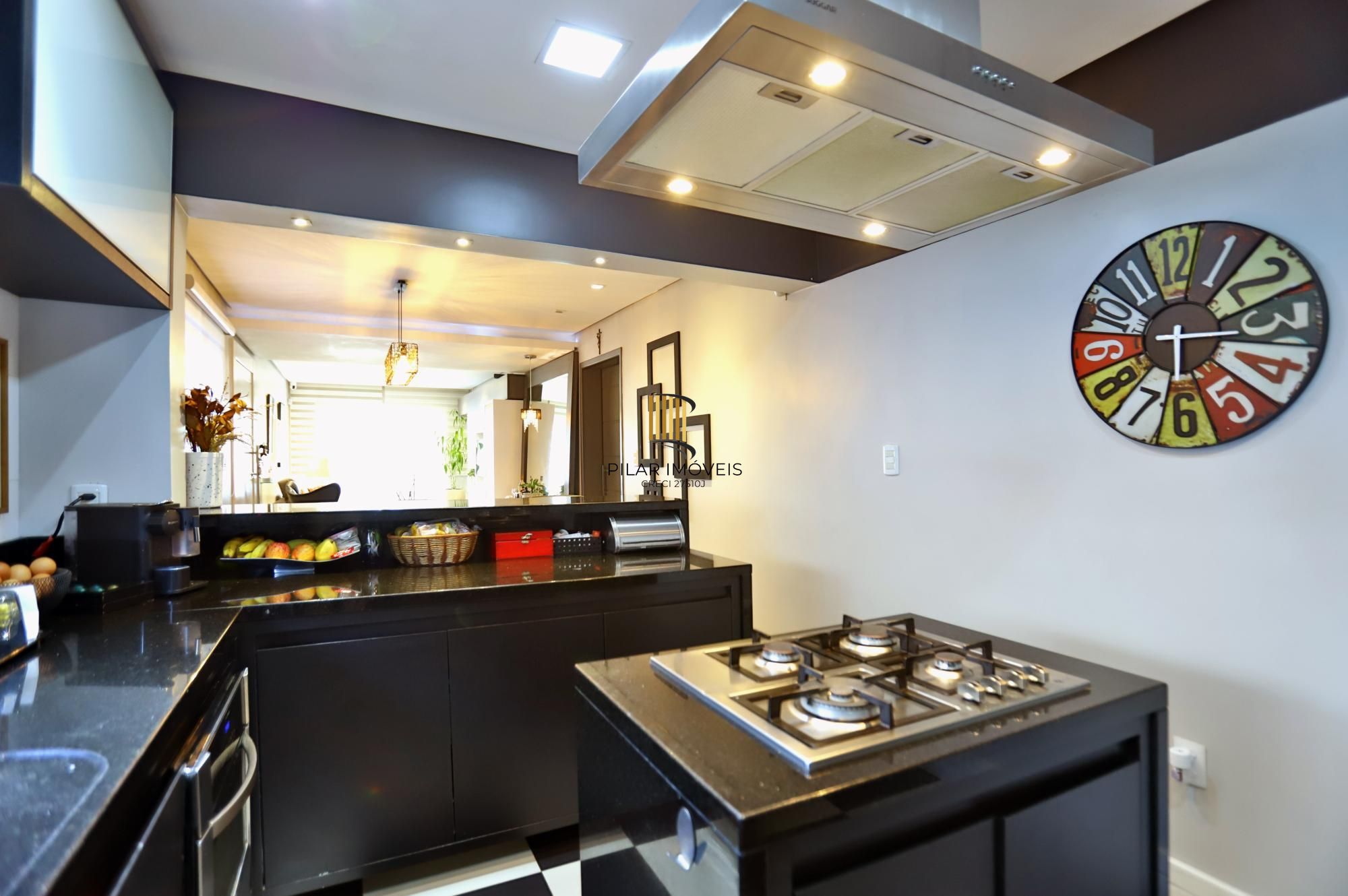 Casa mobiliada com suíte, patio e espaço gourmet completo