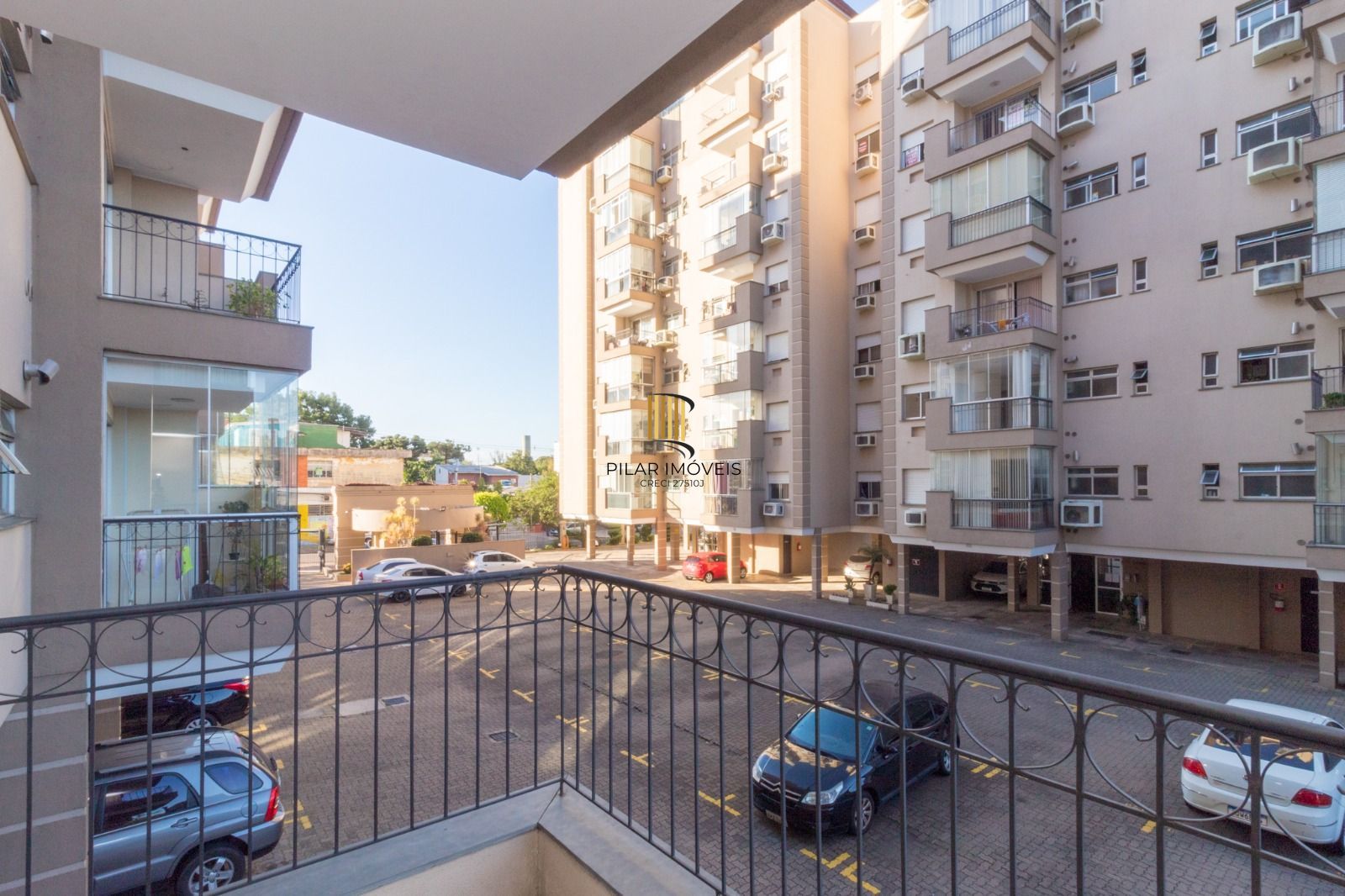 Apartamento 2 dormitórios com sacada e vaga no Jardim Lindoia