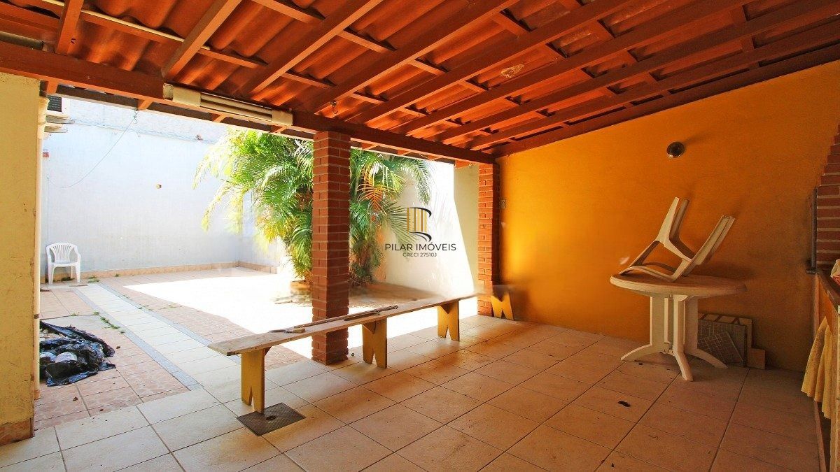 Casa com 4 dormitórios
