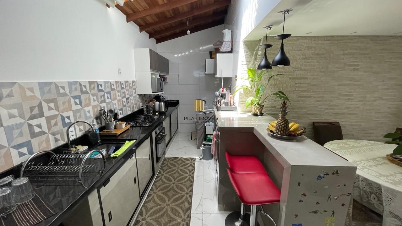 Casa com 3 dormitórios no bairro Humaitá