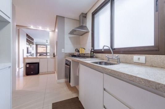 Apartamento Garden com 118m², com 2 dormitórios, 2 suítes, lavabo, churrasqueira, lareira e 2 vagas de garagem.