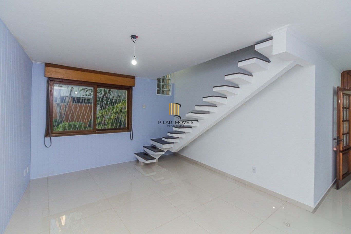 Casa térrea com 3 dormitórios, suíte e 2 vagas,