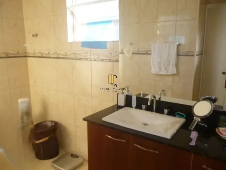 Casa térrea com 3 dormitórios, suíte e 3 vagas.