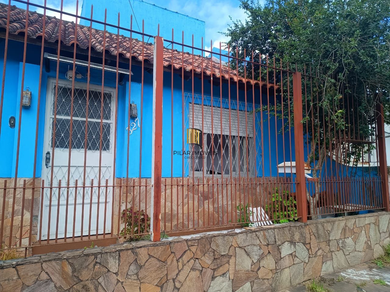 Casa de alvenaria com 3 dormitorios, e churrasquiera.  Jardim Carvalho - Pilar Imóveis