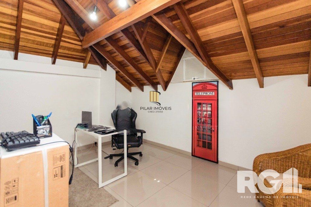Casa de Condomínio 5 dormitórios no bairro Sarandi