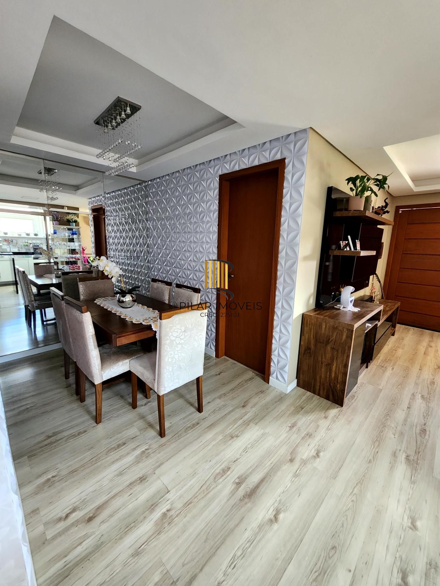 Casa com 2 dormitórios, suíte, piscina e espaço gourmet no Jardim Algarve
