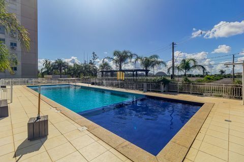 Apartamento de 3 dormitórios com living estendido, semi mobiliado, suíte e churrasqueira.