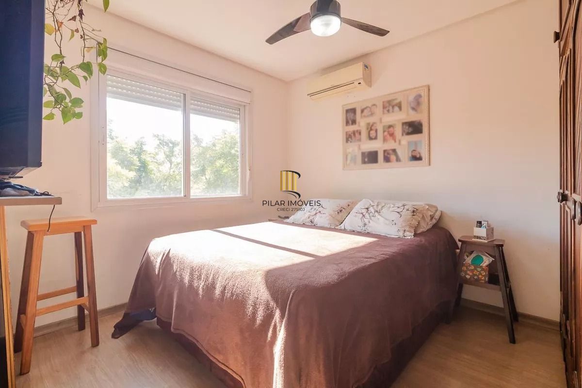 Apartamento com 2 dormitórios, suíte e churrasqueira.