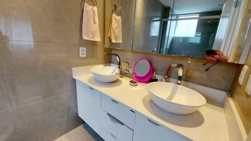 Cobertura com 3 quartos, 235² privativos,  e elevador, na Rua Coronel Bordini,  Moinhos de Vento