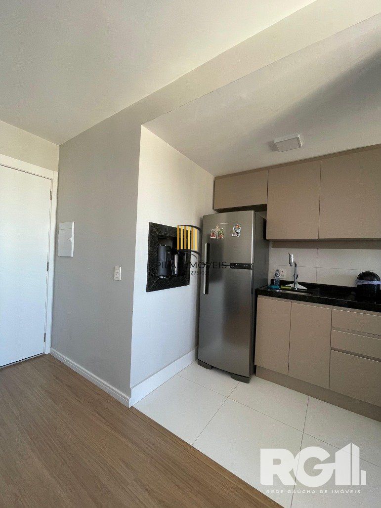 Apartamento, 2 Quartos Semimobiliado, churrasqueira, 1 vaga - Menino Deus