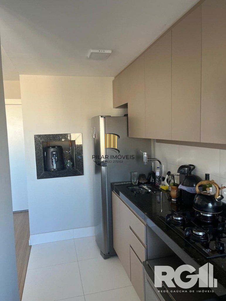 Apartamento, 2 Quartos Semimobiliado, churrasqueira, 1 vaga - Menino Deus