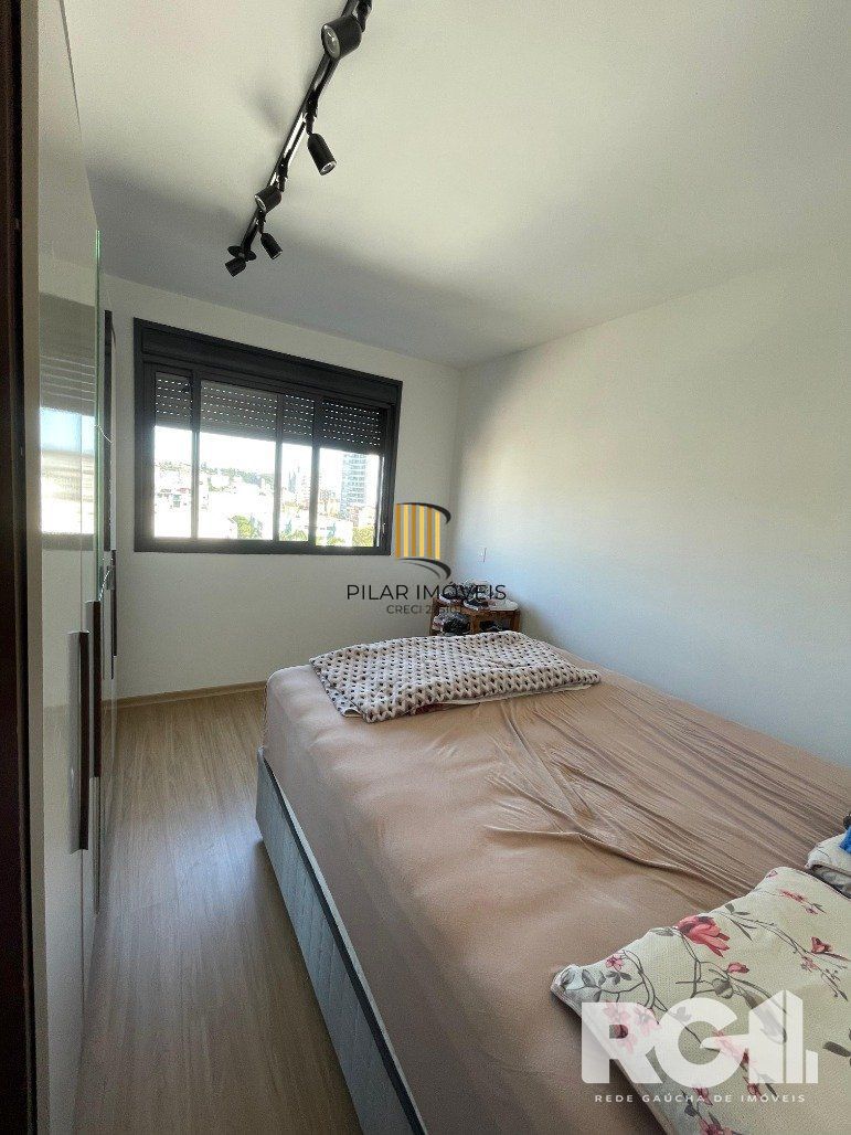 Apartamento, 2 Quartos Semimobiliado, churrasqueira, 1 vaga - Menino Deus