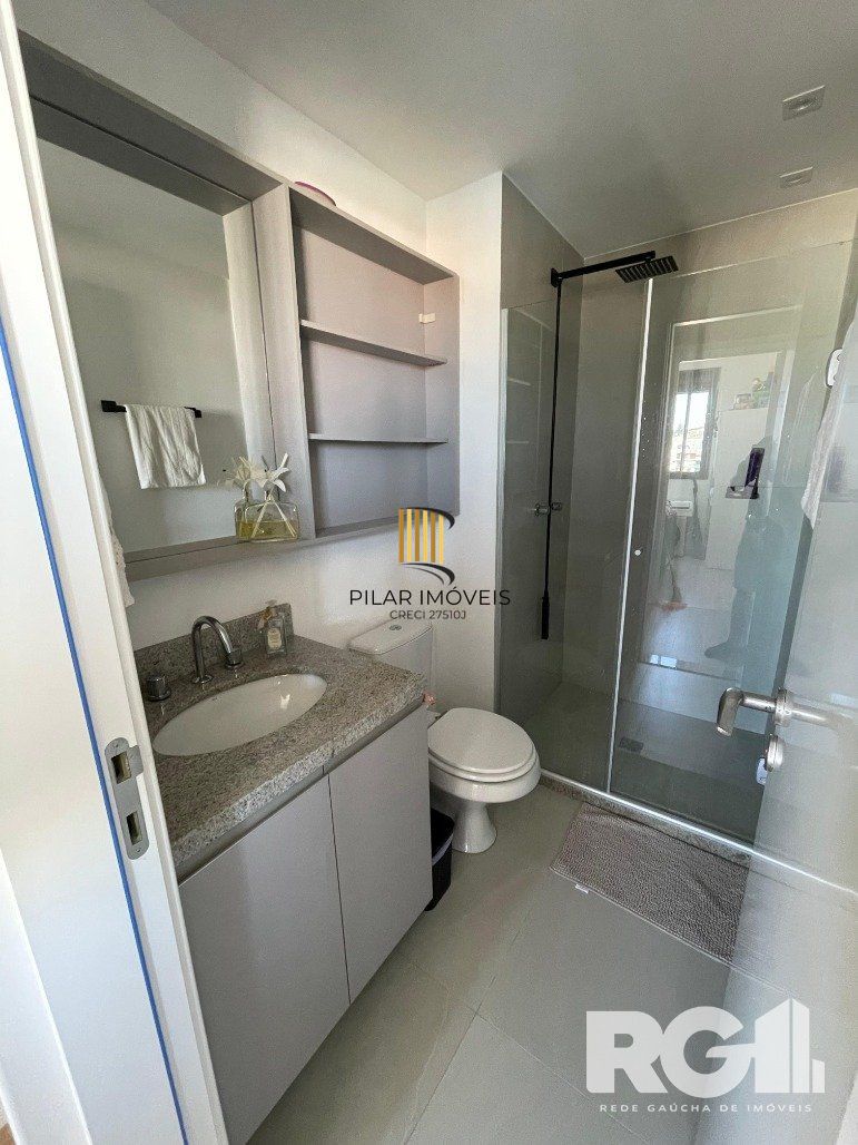 Apartamento, 2 Quartos Semimobiliado, churrasqueira, 1 vaga - Menino Deus
