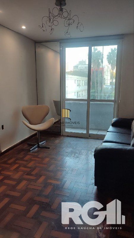 Apartamento a venda com 3 dormitórios, com sacada, de frente. Rua 24 de Outubro Auxiliadora.
