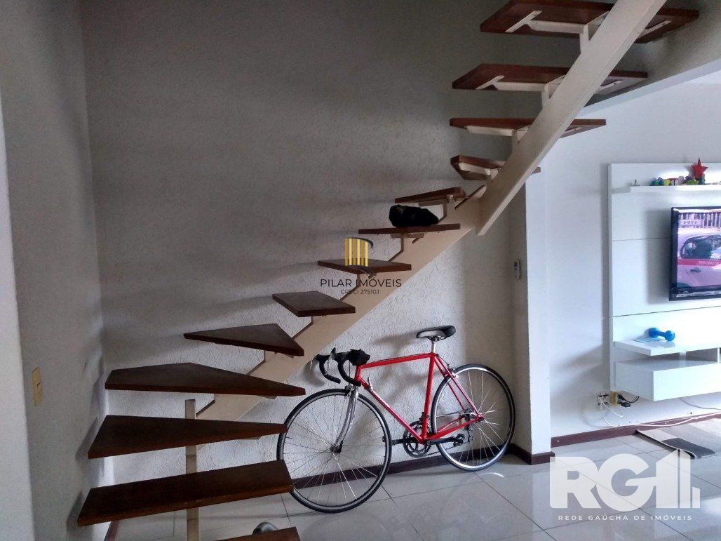 Excelente casa  3 dorm, 122m² privativos, amplo pátio com piscina nos fundos,  Rua Doutor João César Krieger