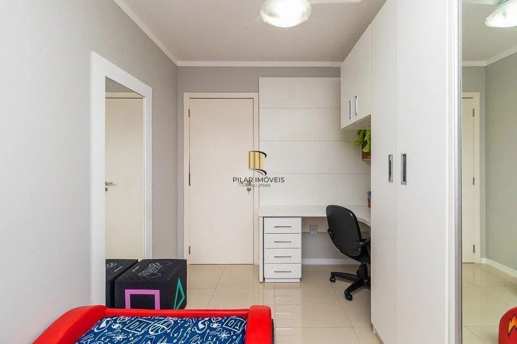 Casa em condomínio com 4 quartos, 2 suítes e 2 vagas à - Jardim Sabara