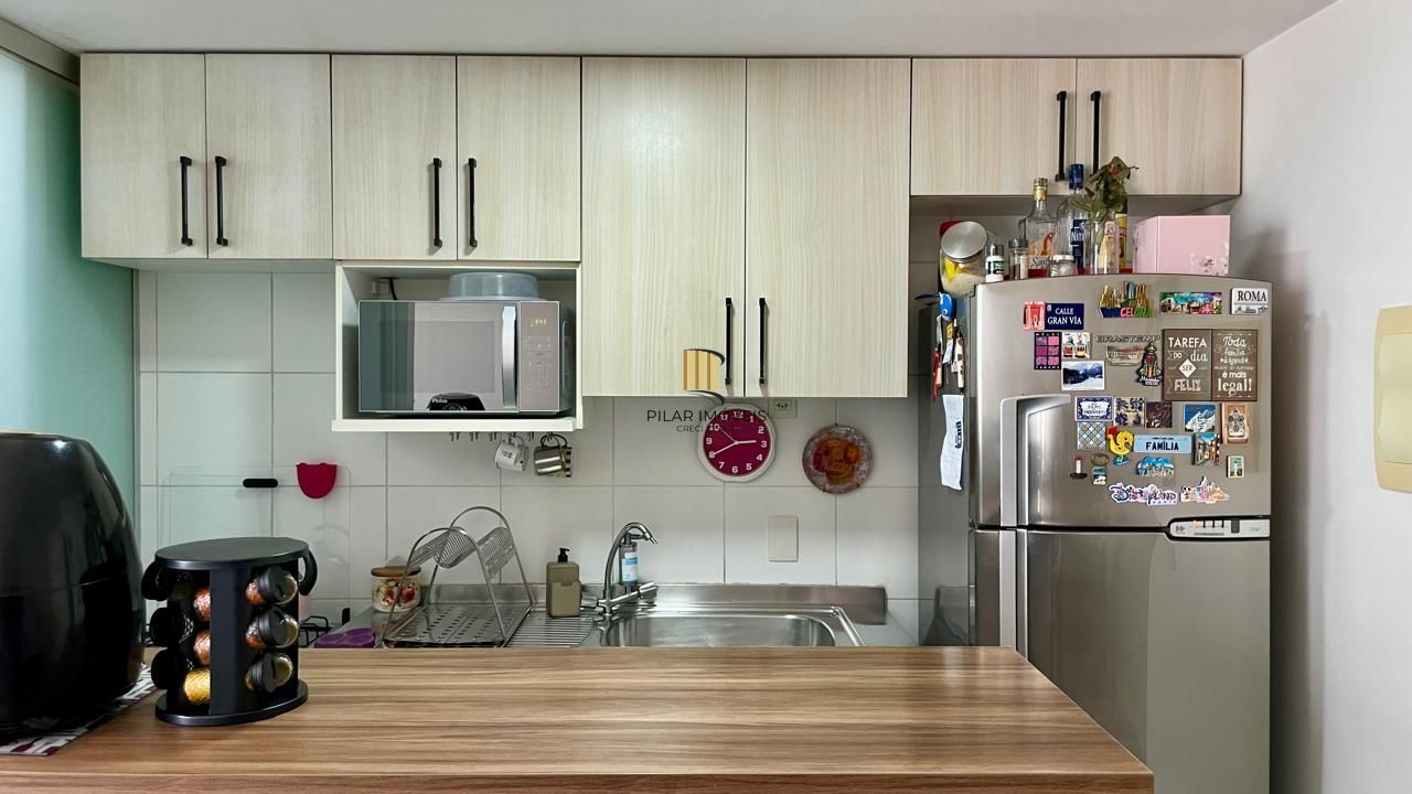 Apartamento semi-mobiliado com suíte e infraestrutura completa