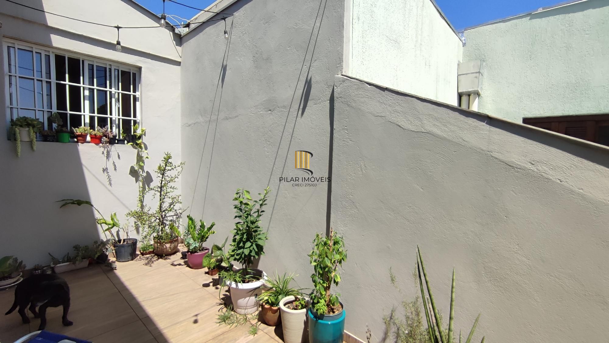 Casa com 3 Dormitórios, sacada e churrasqueira, no Bairro São João