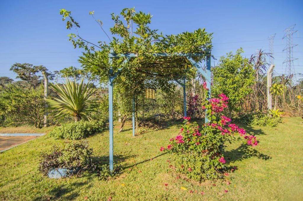 Casa em Condomínio com 2 dormitórios, suíte e 2 vagas, infraestrutura completa.