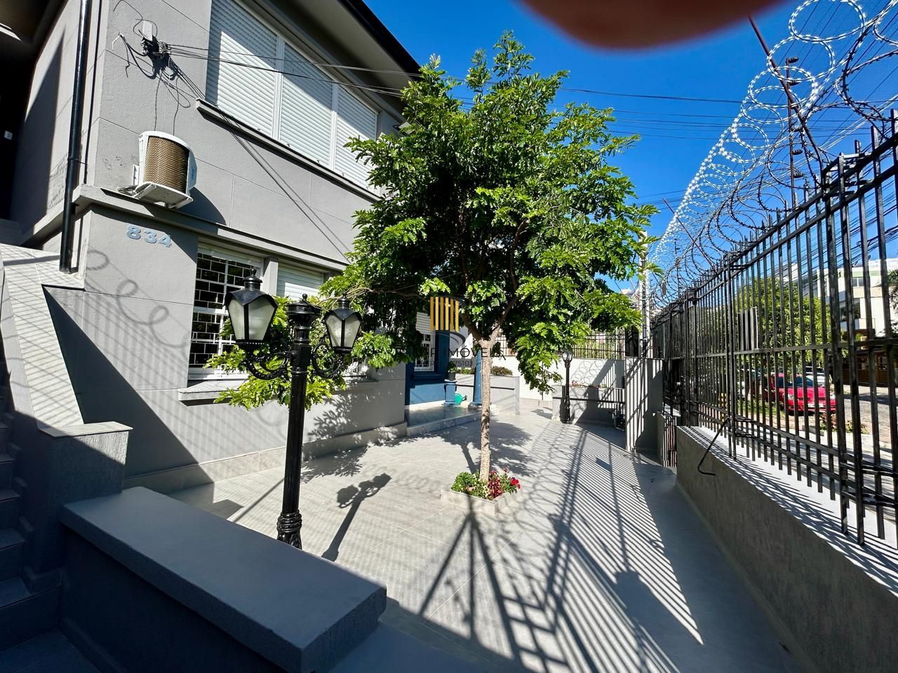 Casa 8 dormitórios, 5 banheiros e 6 vagas no Bairro São João Porto Alegre