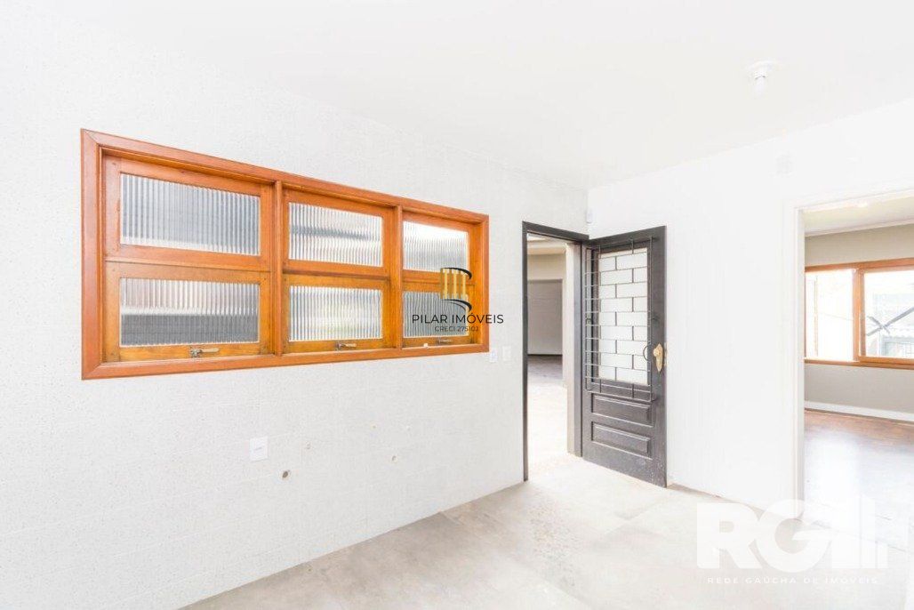 Casa com piscina, 3 dormitórios, 258m² privativos, no Jardim Itu.
