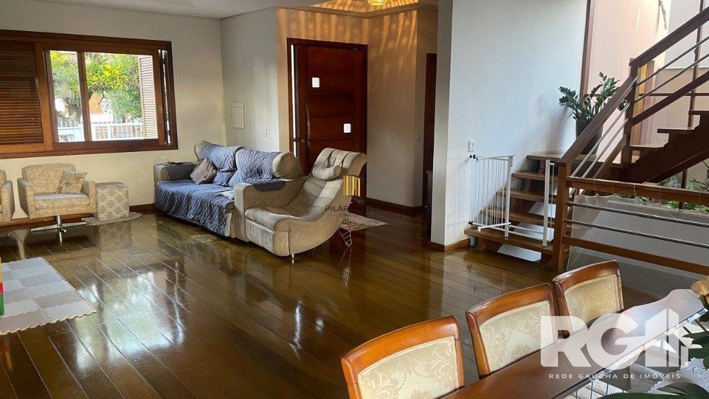 Casa 4 Dormitório(s) Bairro Jardim Sabará