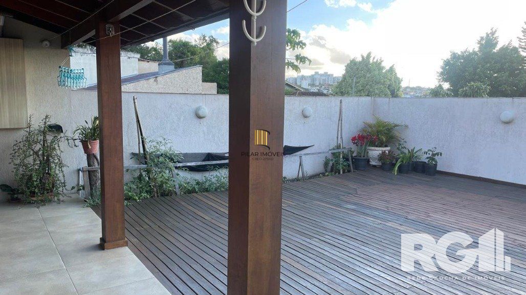 Casa 4 Dormitório(s) Bairro Jardim Sabará