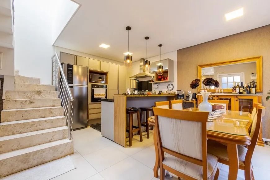 Sobrado com 3 suítes e 2 vagas no Jardim Itu Sabará