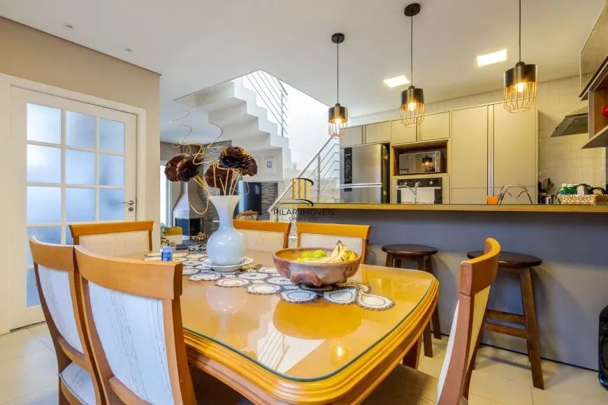 Sobrado com 3 suítes e 2 vagas no Jardim Itu Sabará