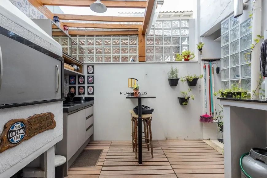 Sobrado com 3 suítes e 2 vagas no Jardim Itu Sabará