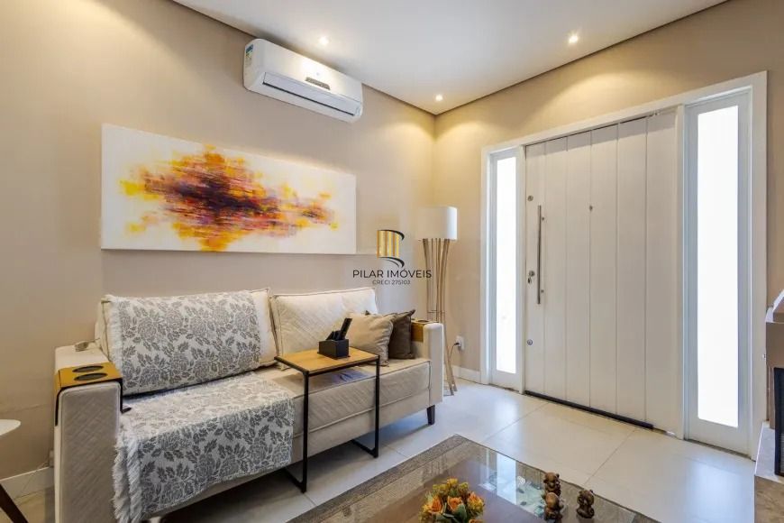 Sobrado com 3 suítes e 2 vagas no Jardim Itu Sabará