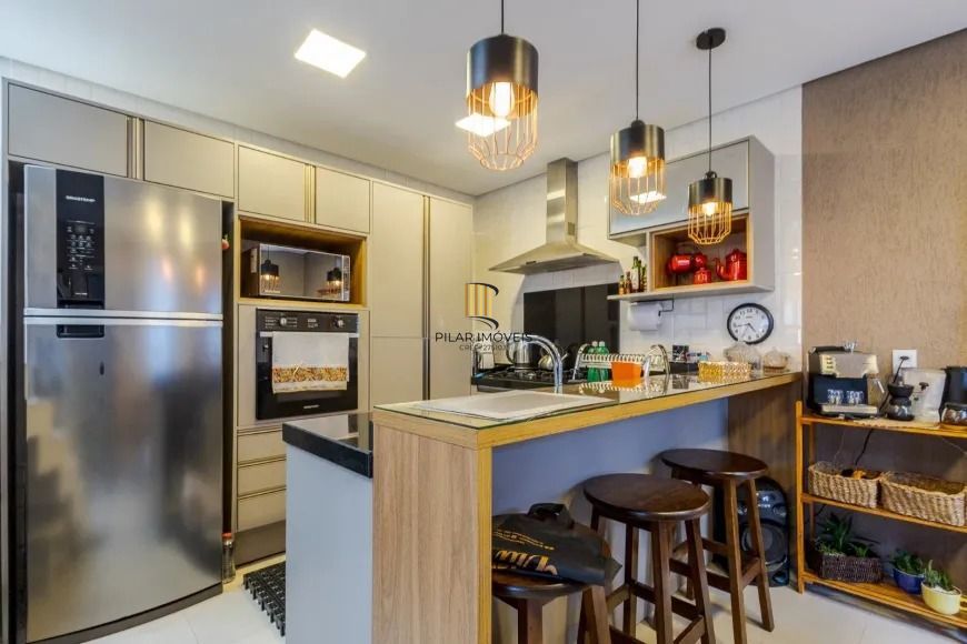 Sobrado com 3 suítes e 2 vagas no Jardim Itu Sabará