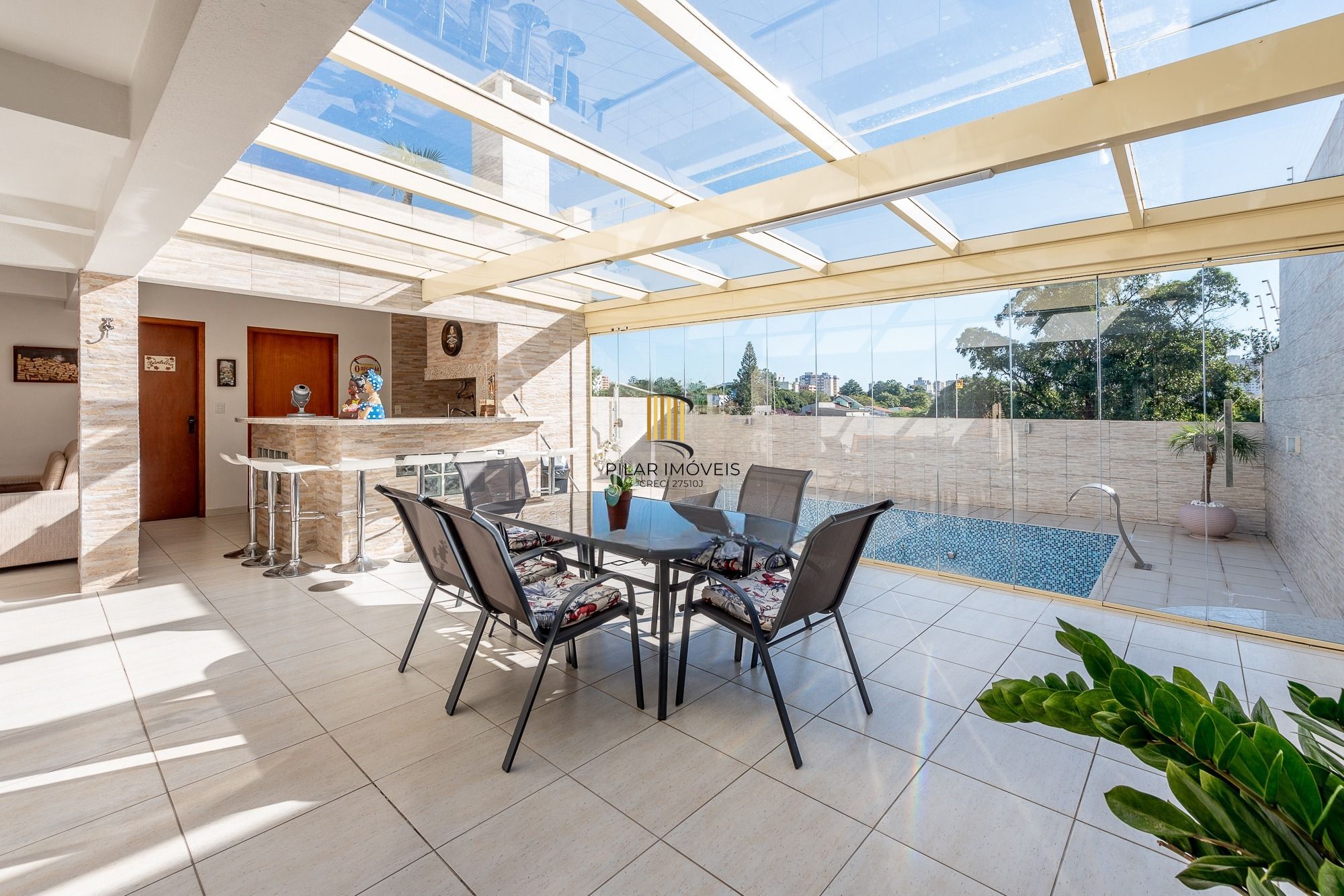 Casa  4 Dormitórios, Suíte Master, Piscina e espaço Gourmet no Jardim Planalto - Pilar Imóveis