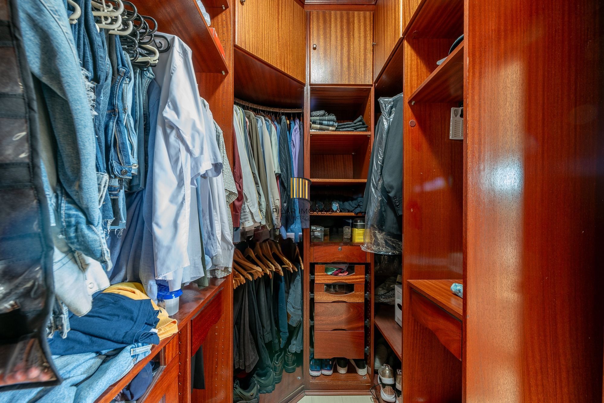 Casa  4 Dormitórios, Suíte Master, Piscina e espaço Gourmet no Jardim Planalto