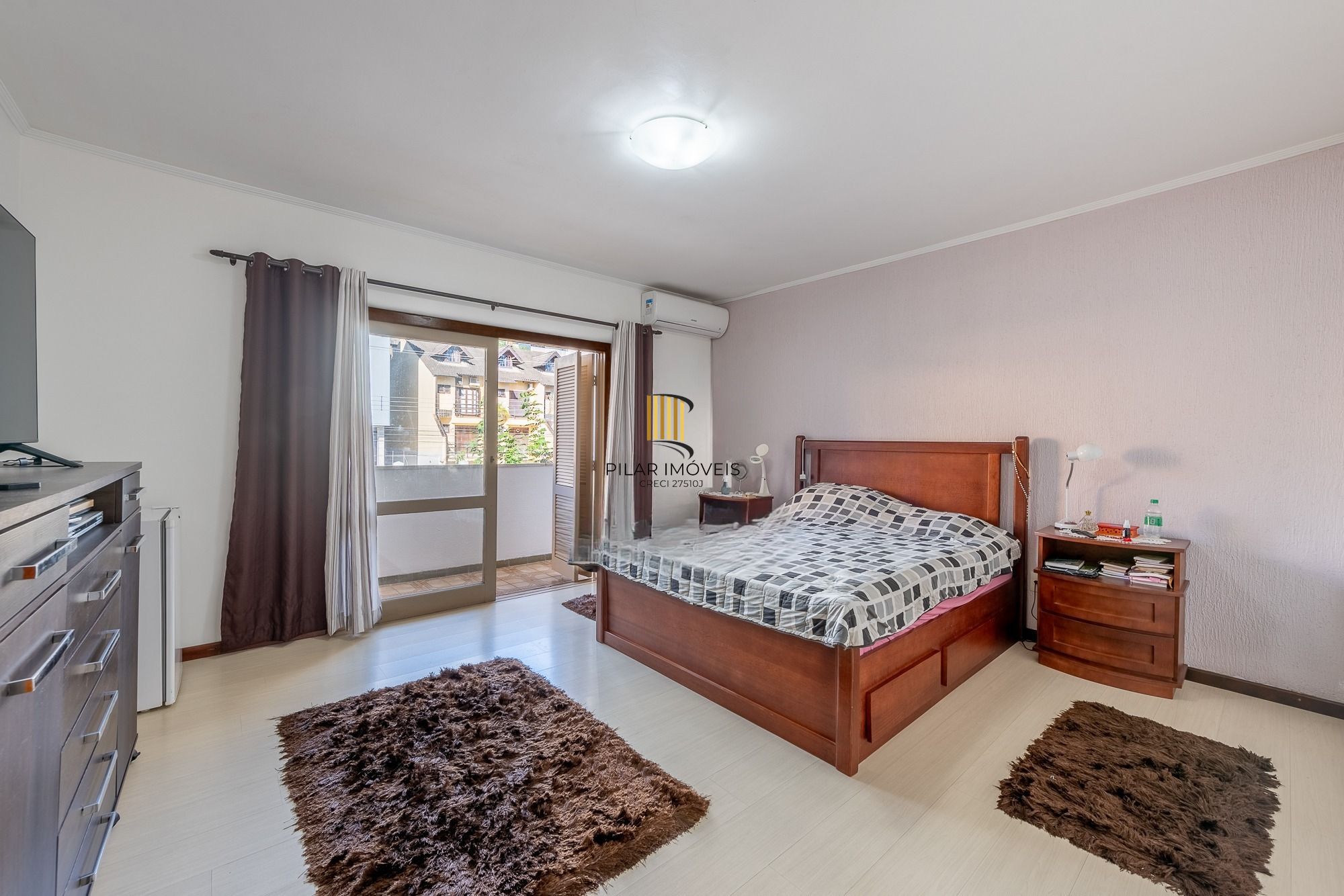 Casa  4 Dormitórios, Suíte Master, Piscina e espaço Gourmet no Jardim Planalto