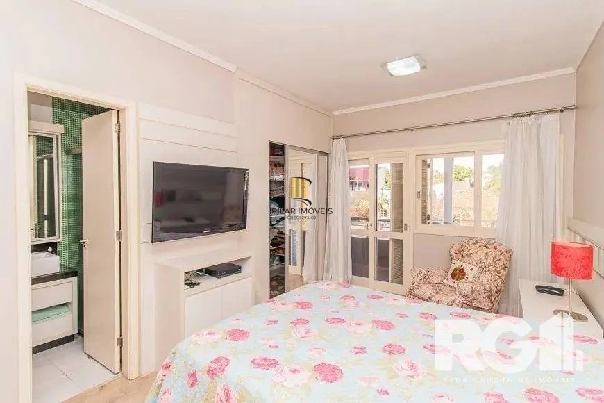 Casa com piscina, 3 suítes, desocupada, Rua Leite de Castro- Jardim Itu Sabará